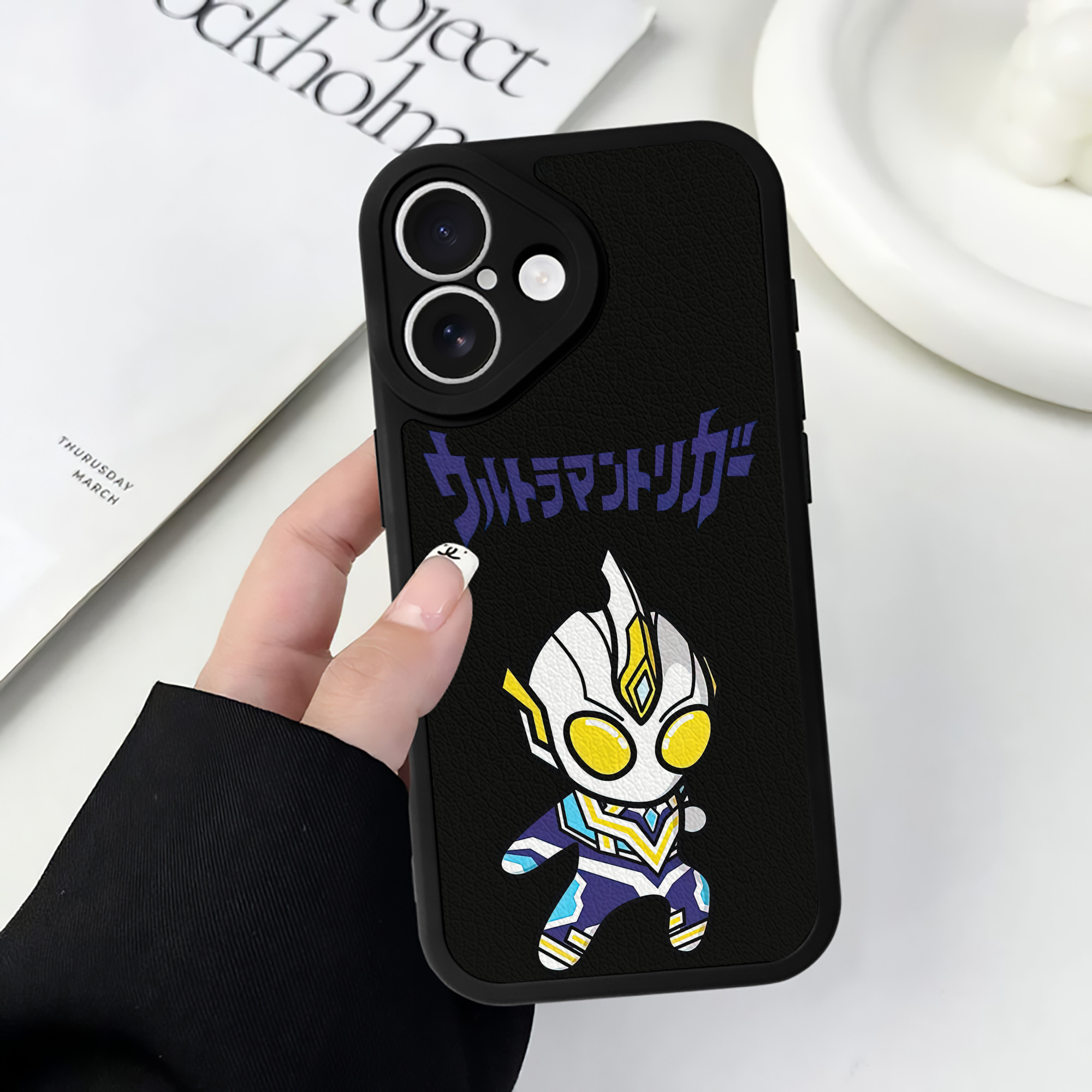 （画像用） ウルトラマン Ultraman 【iPhone 16シリーズ対応】シリコンスマホケース（レザー調） 材質：シリコン